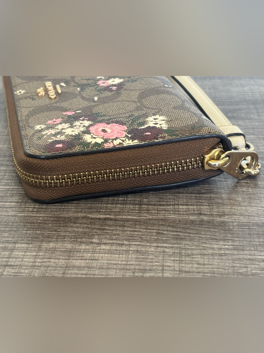 EUC Coach Long Zip Around Wallet in Signature Canvas with Evergreen Floral - Picture 4 of 12